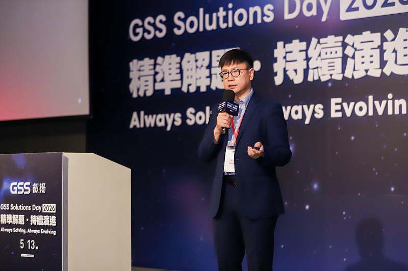 杜浦數位安全蔡松廷執行長分享使用AI Agent的風險及營運風險。