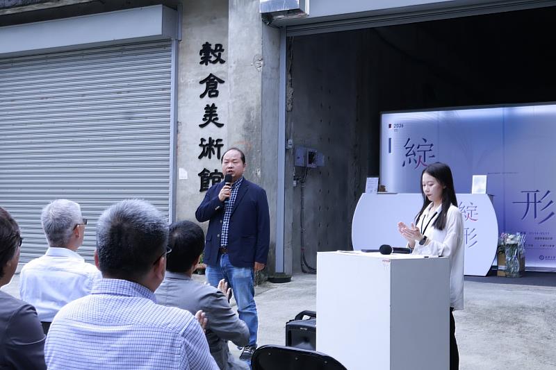 南華大學產設系「綻形」畢展巡迴登場，展現新世代設計創造力，孫傳仁主任致詞。