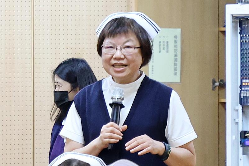 王淑貞副主任也表示，同仁面對不常使用的護理技術可能會感到慌張，這套系統提供了可靠的技術指引，讓同仁在臨床護理更得心應手，就算是在家也能自己練習。