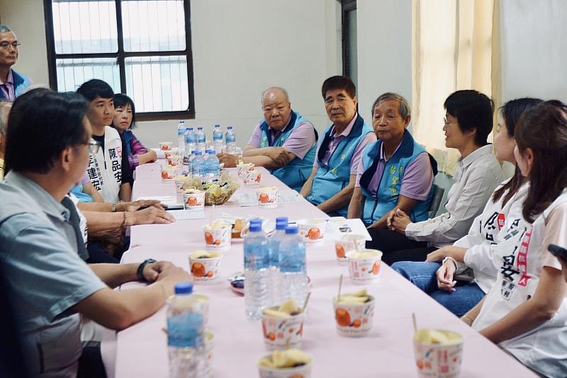 古主委今天除了訪視已完成的環境營造工程，也進一步了解廟方未來的需求。