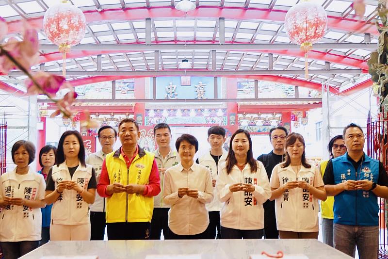 圖5 客委會主委古秀妃前往苗栗義民廟參拜暨訪視