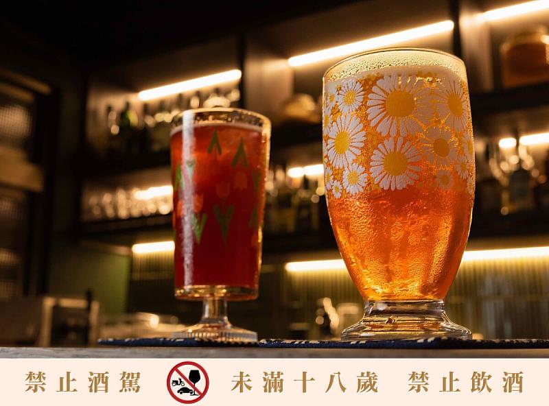 夜間的AURA百花齊放，花茶調酒讓花的每一次綻放都在舌尖舞動。