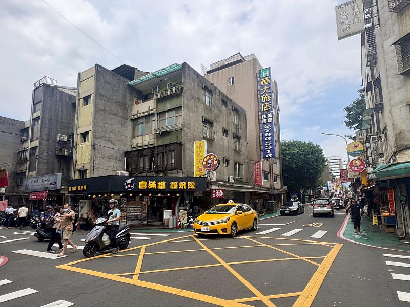 永春生活圈緊鄰信義計畫區，步行可達市政府、101與大型百貨商場，通勤與消費機能幾乎沒有落差。