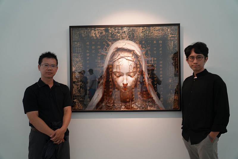 高科大《未來的聖像實驗室》開幕暨座談活動,邀請台南應用科技大學美術系專任副教授鄭勝華(左)與藝術家劉政融(右)分享創作理念與作品脈絡。