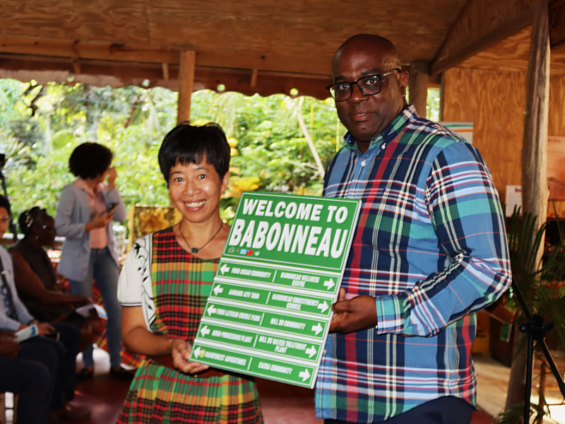 Estephane部長（右）特別感謝大使館以及國合會長期對露國發展的協助，更進一步表達盼將Babonneau社區打造為國際旅遊之都的願景。