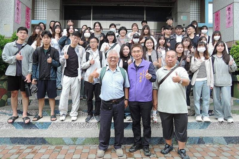 南大行政管理學系師生前往六甲區公所參訪,透過地方交流與公共治理分享,深入認識地方發展與區域行銷實務。
