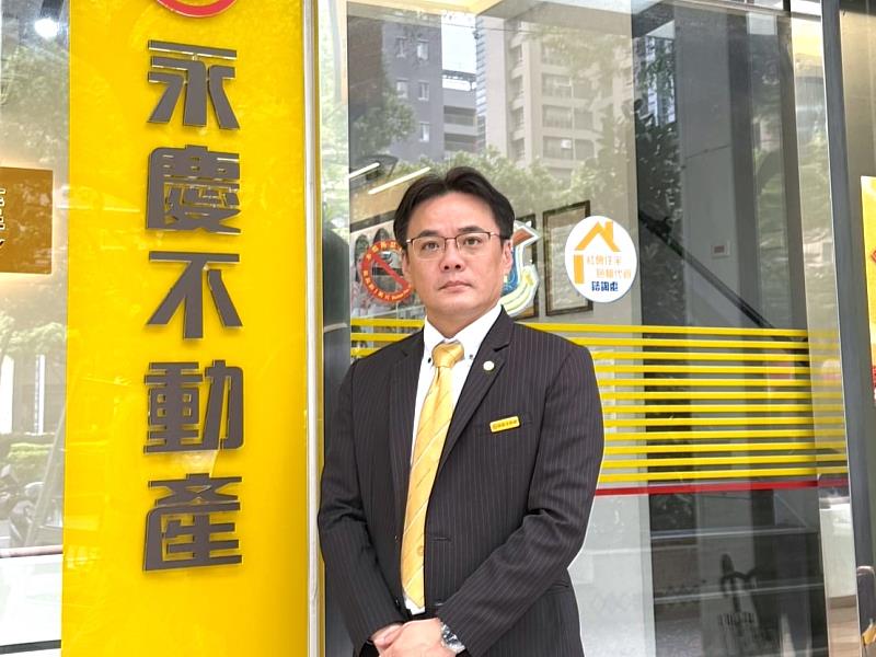 徐文佑店長領軍的永慶不動產竹北遠百統誠加盟店，去年締造近1.4億元業績，贏得永慶不動產全國業績第3名。