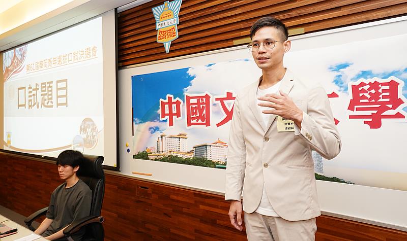 來自馬來西亞的心輔四温紹和，多年來獲「華冠獎」得主李敏華學姊提供獎學金支持，他表示此次獲選華岡青年，是對學姊栽培與鼓勵最珍貴的回饋與感謝。