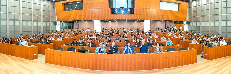 元智大學舉辦「nuva AI校園祭－元智大學場（桃園站）」，師生踴躍參與。