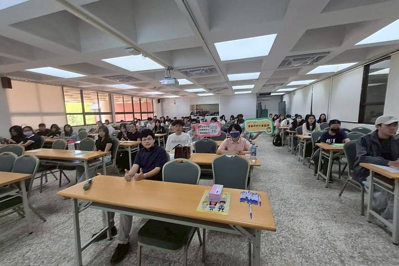 南大校友中心辦理MBTI職涯探索講座，協助學生從認識自我出發，思考未來學習與職涯方向。