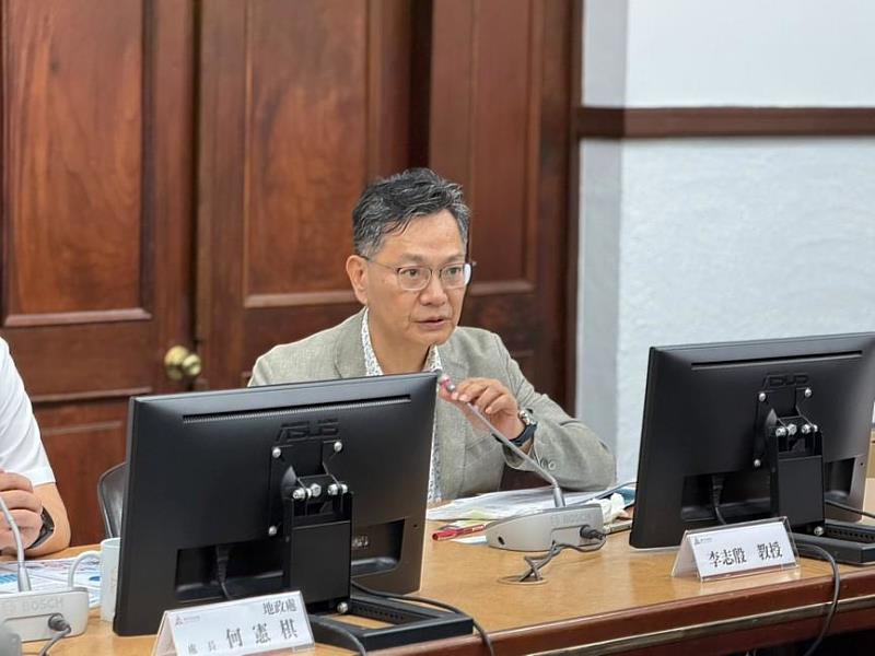 政治大學李志殷教授與會談話。