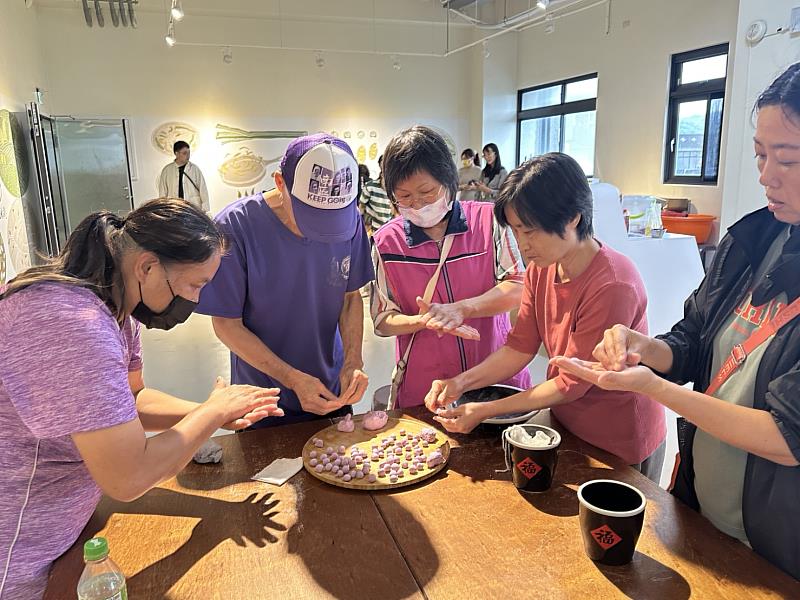 社區民眾參與營養DIY實作課程