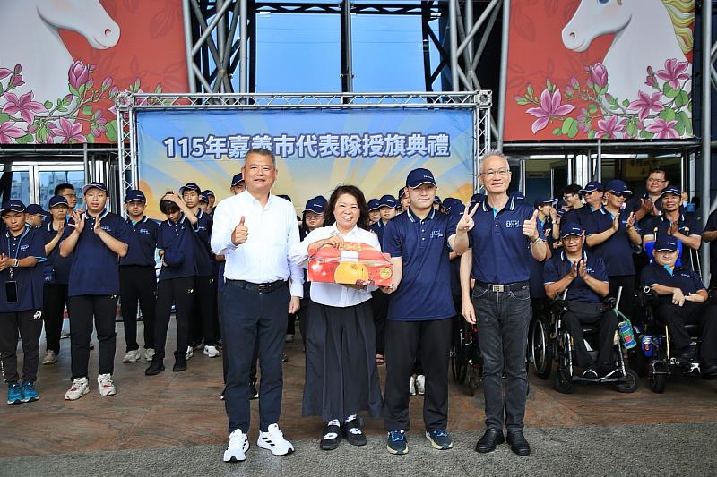 黃敏惠市長致贈慰勞水果。