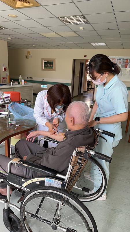 嘉義市領先本島！長照機構LTBI防治100%達標 守護長輩安心「淨」呼吸