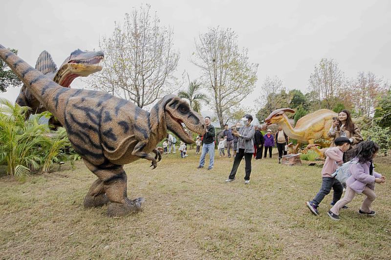 《恐龍大復活關渡探險樂園》結合娛樂性、教育性與戶外放電體驗。