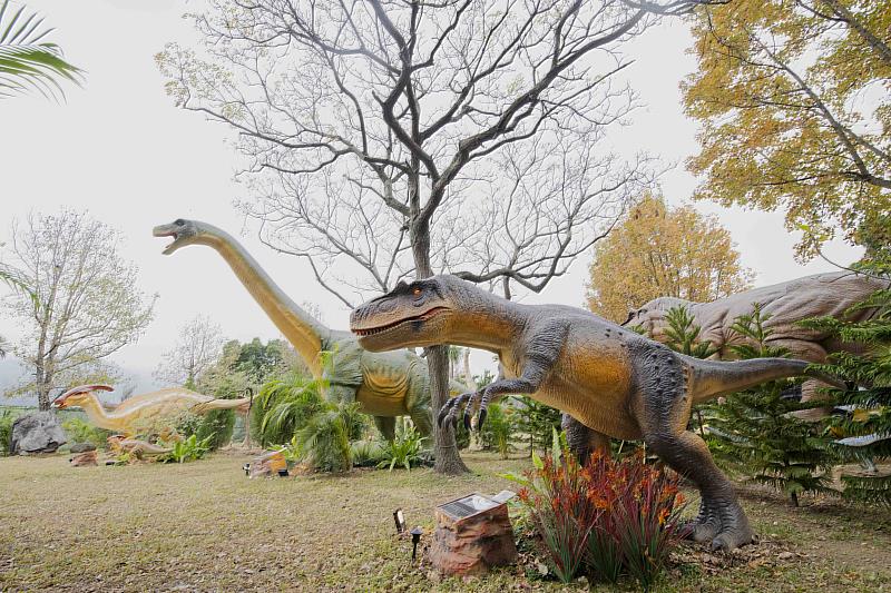 臺北市首座戶外大型恐龍樂園，近70隻恐龍震撼登場。