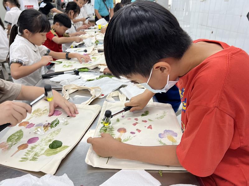 救國團臺南市團委會辦理「愛．分享聚光計畫」 用創作點亮孩子笑容 夢想被看見！