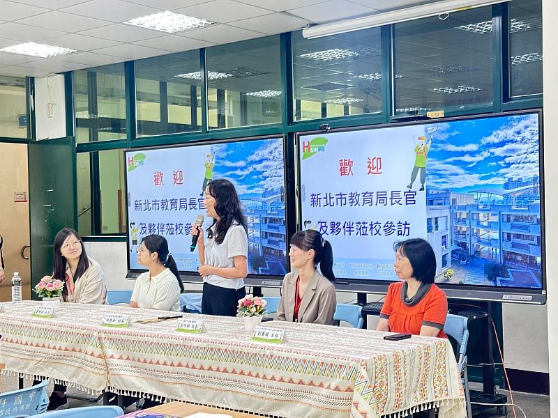 新北市教育科科長劉雅琪率領的參訪團。