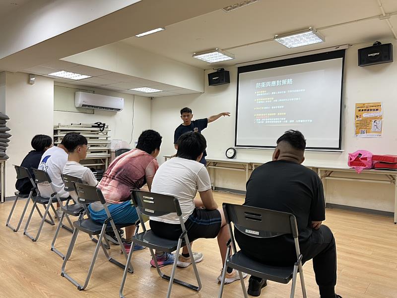防身方式講解。