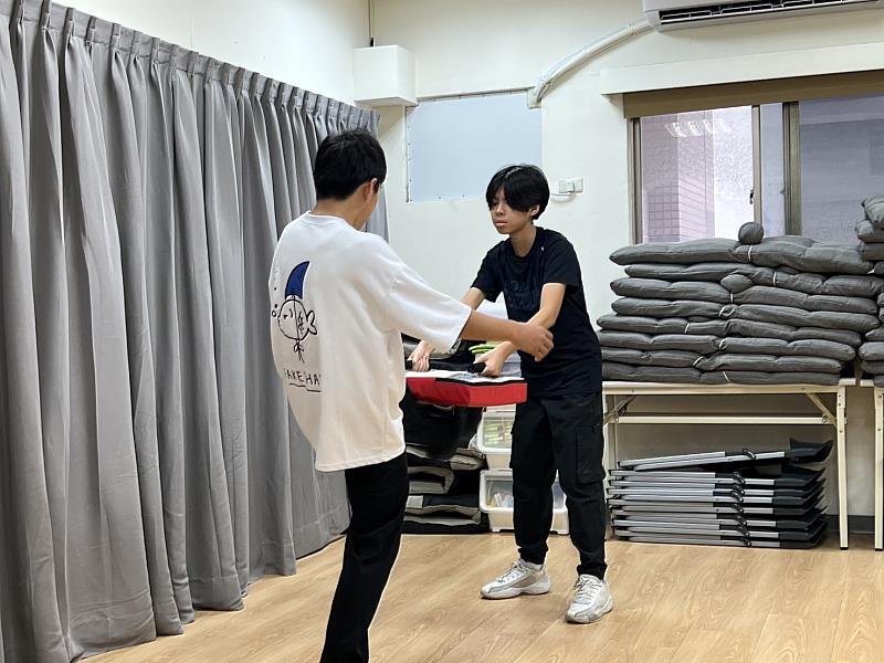 踢擊訓練。