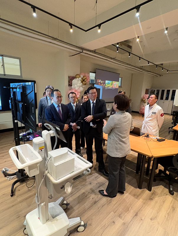 圖3、參觀AI智慧臨床藥學產業研創中心。