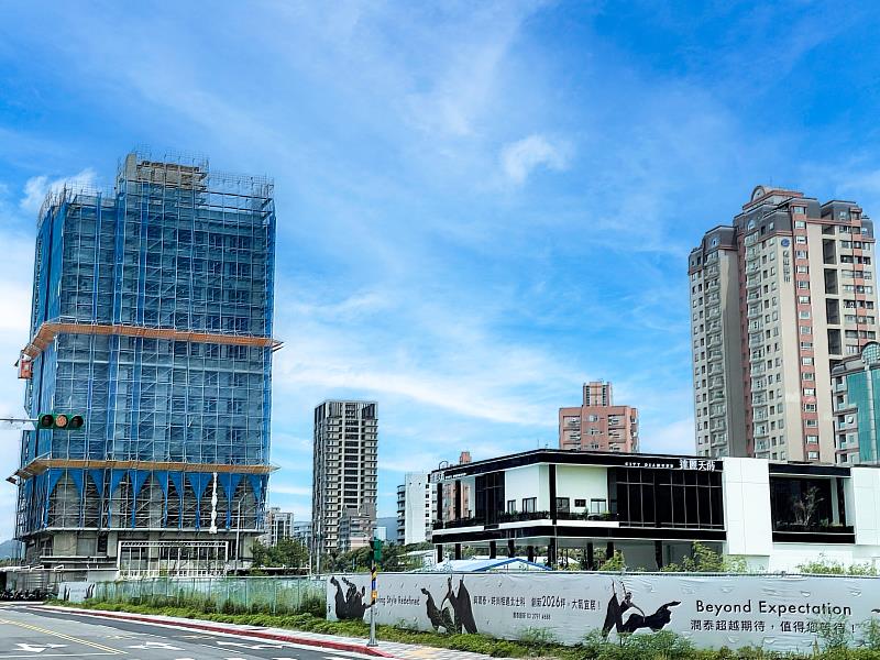 2026 Q1全台建照量年減30%，顯示建商對未來評估轉趨保守。