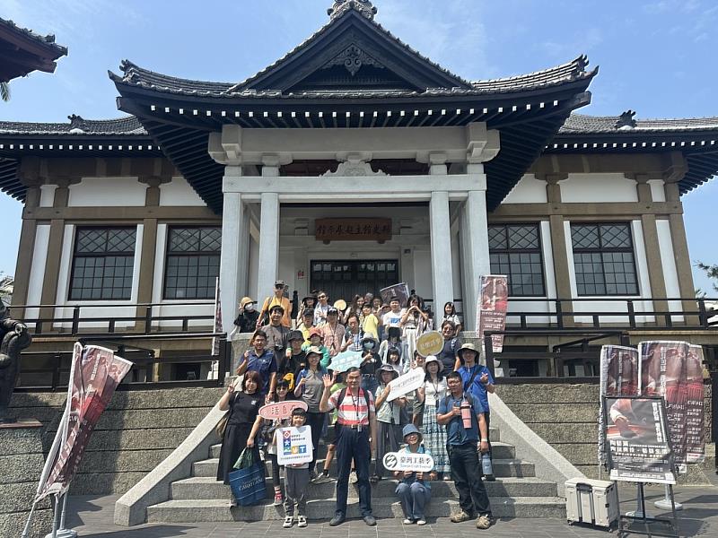 梁館長更在今年5月初擔任「市場職人手路」南投市場走讀活動導覽老師，藉由走讀，與職人互動，深入感受地方文化與市場百年風華。