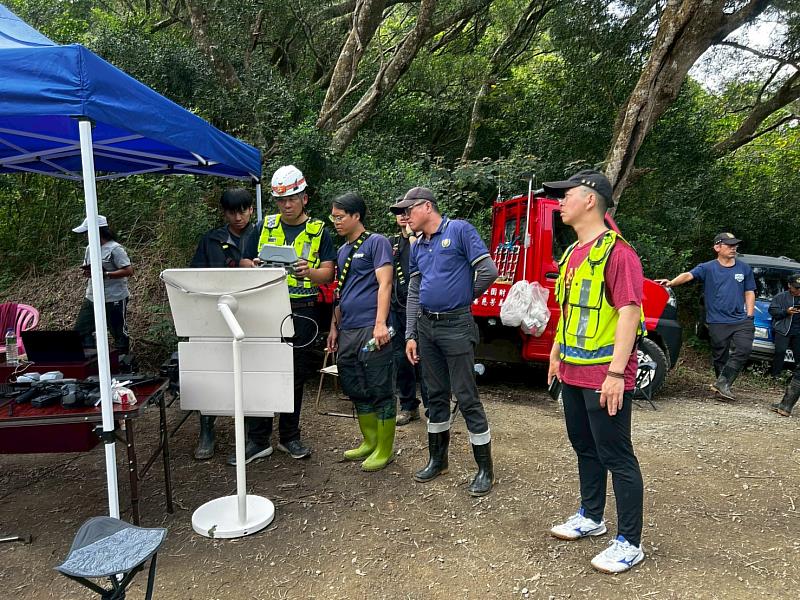 東河鄉山域搜救任務圓滿完成 科技救災與跨單位協作成功營救受困外籍人士