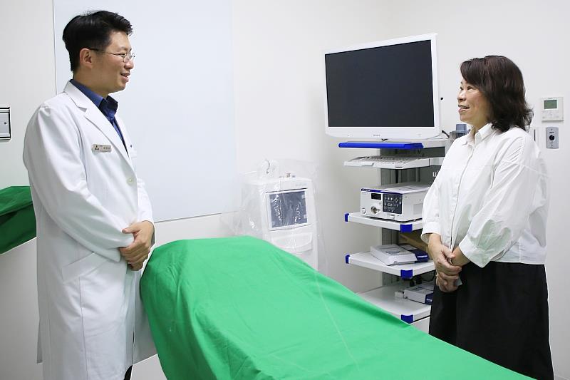 黃敏惠市長前往深呼吸診所致意。