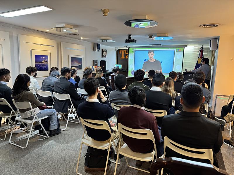 活動中播放阿根廷TN電視台記者 Gastón Lobo 日前赴台採訪影片，分享台灣智慧城市、科技創新及智慧醫療發展經驗。