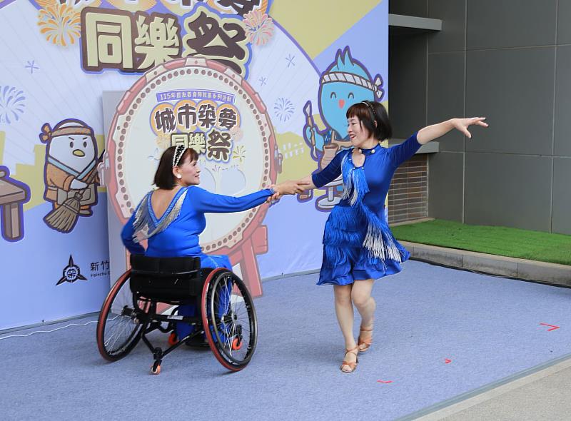 伊甸輪椅舞團表演