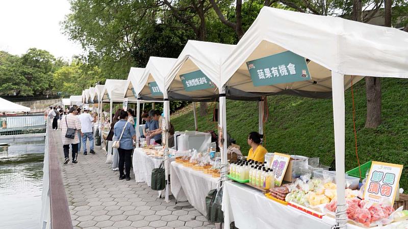 戶外懷舊市集。