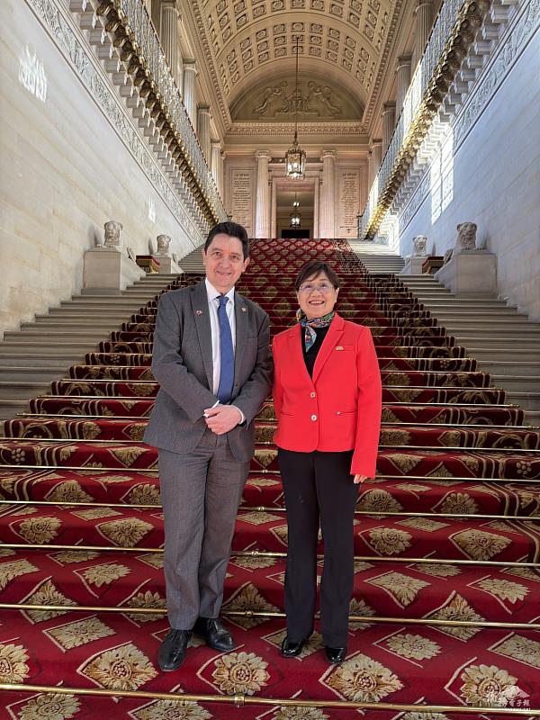 徐佳青拜會僑選參議員Olivier CADIC。