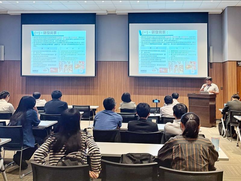 114年度研發成果發表會現場,技術專家進行研發成果簡報。