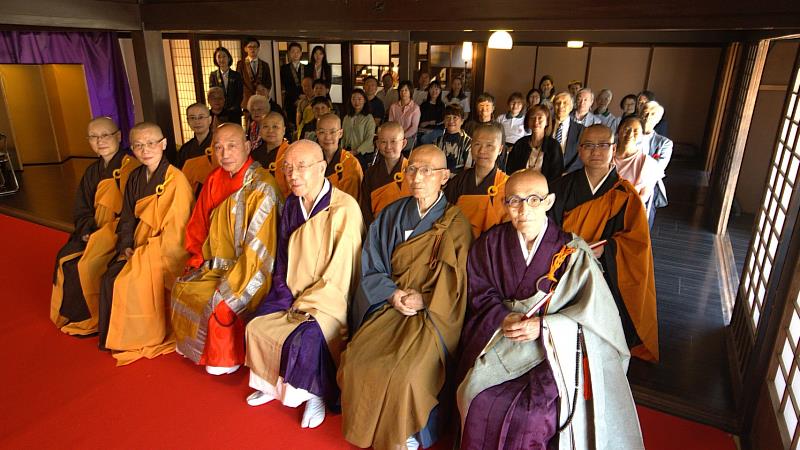 參與「天眼草堂」落成典禮的法師與貴賓合影。（圖由靈鷲山佛教教團提供）