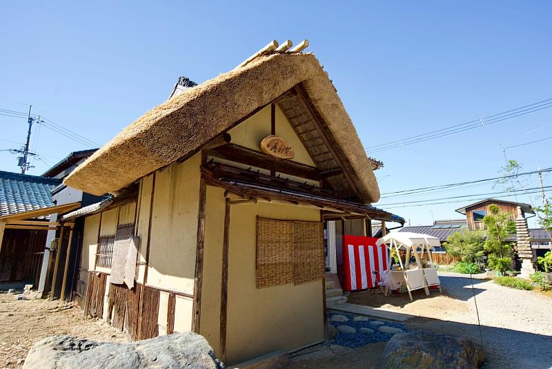 保留日本傳統「茅葺屋根」工法的茶室，命名為「無相庵」。（圖由靈鷲山佛教教團提供）