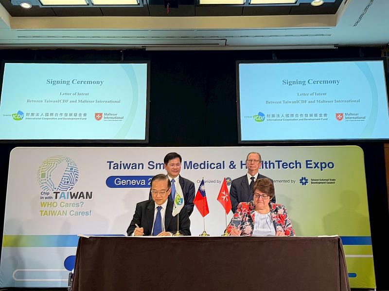 The signing ceremony was witnessed by Dr. Chia-Lung Lin, Minister of Foreign Affairs of the Republic of China (Taiwan) and Ambassador Jean-François KAMMER, Deputy Permanent Observer of the Sovereign Order of Malta to the United Nations in Geneva.
