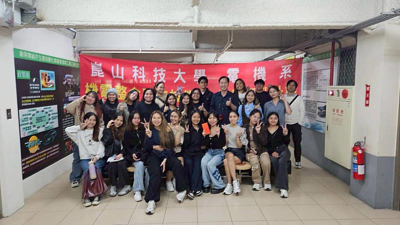 電機系強化乙級證照培訓,參與師生全體合影。