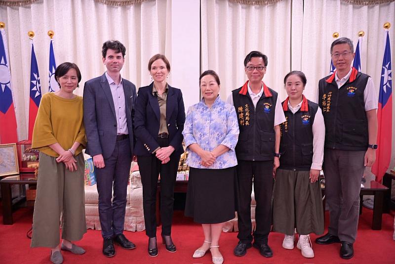Canadian Executive Director Marie-Louise Hannan Visits Hualien County Mayor Hsu