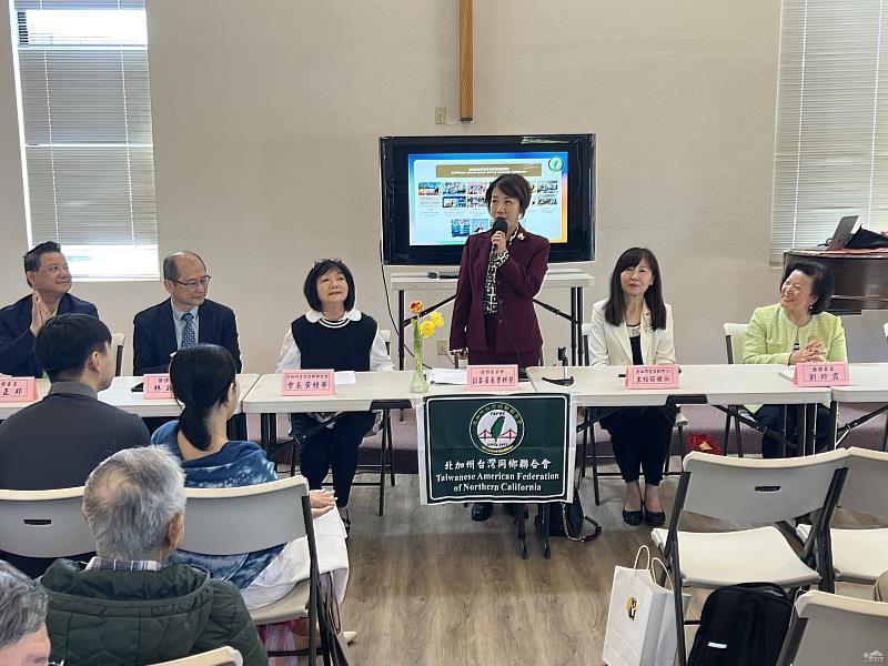 僑務委員會副委員長李姸慧與聯合會八大鄉會會長及鄉親代表進行座談交流。