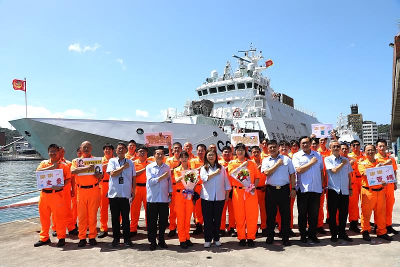 淡水艦前方大合照。