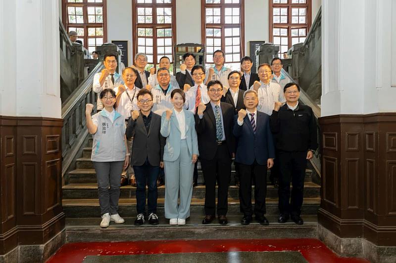 與會長官及貴賓合影。