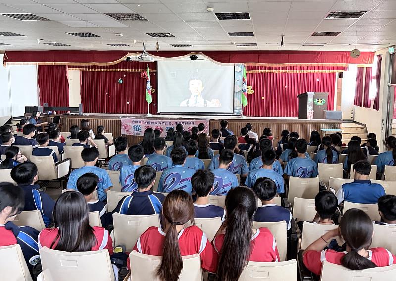 救國團高雄市團委會辦理知名藝人李淑楨生命教育講座。