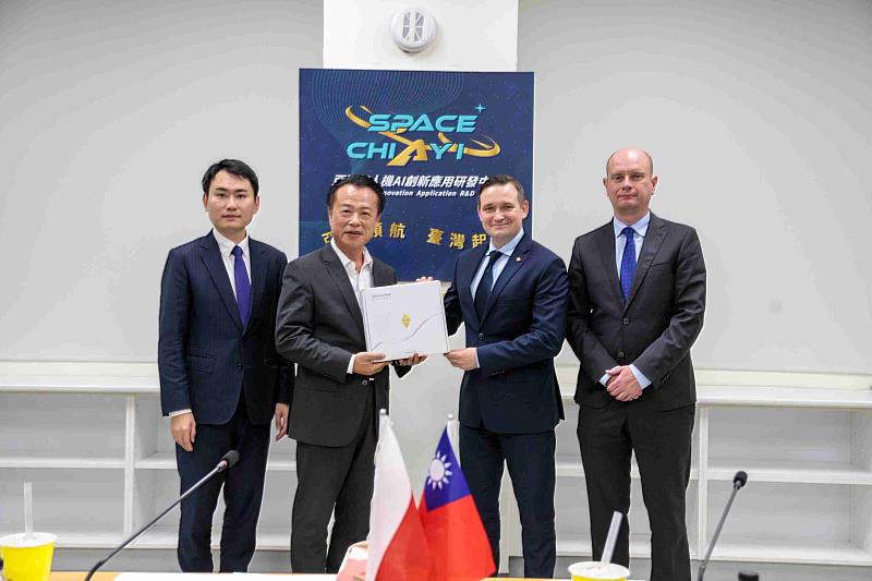 波蘭科技部國務卿率團訪亞創 深化台波無人機產業合作