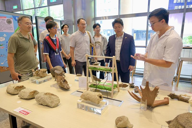 2026興大生科週開幕式,展區包含動物、植物、微生物到古生物4大面向。