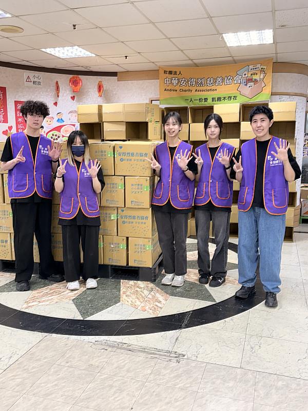 文藻學生會參加安得烈食物銀行志工服務。