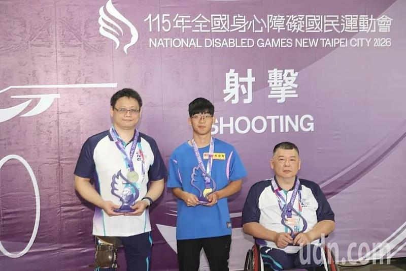 115年全障運台東代表隊傳捷報，台東體中紀志芳勇奪射擊2面金牌，並破2項大會紀錄。（照片台東縣府提供）
