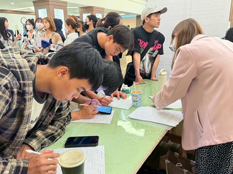 國際學生踴躍投遞履歷參與媒合。