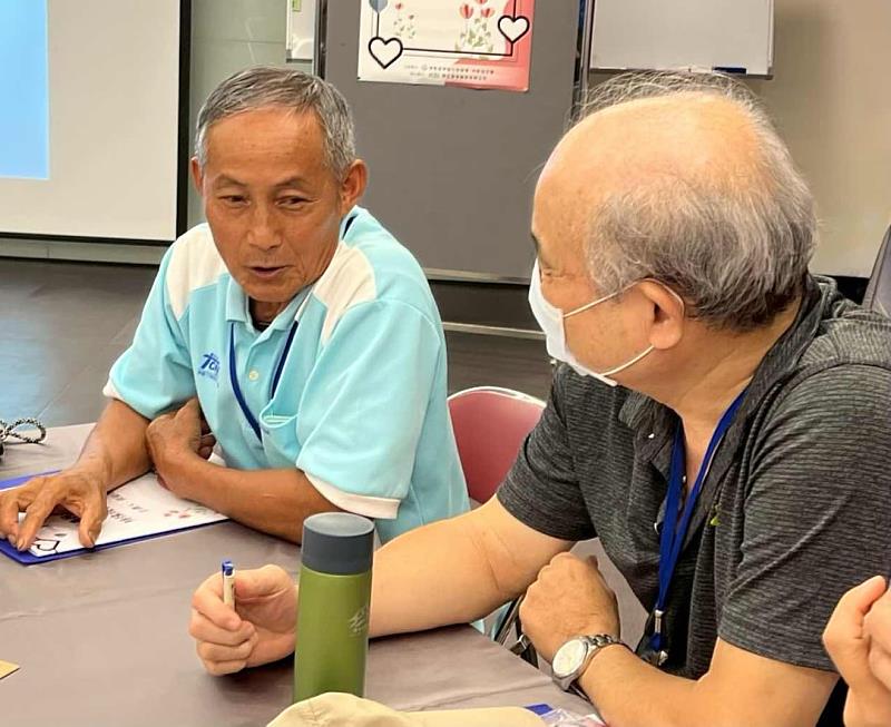 原住民志工朱自強30年來踏遍南投仁愛鄉各部落，即時傳遞職訓及就業資訊給鄉民。