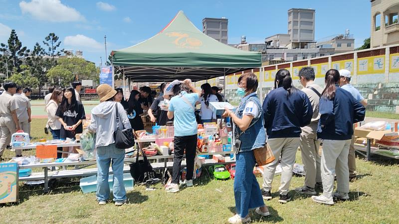 青年造夢做公益 二手市集傳遞愛心與永續理念